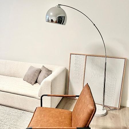 Modern 2 Bed Furnished Apartment In クインシー エクステリア 写真