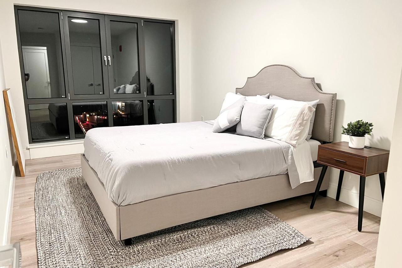 Modern 2 Bed Furnished Apartment In クインシー エクステリア 写真