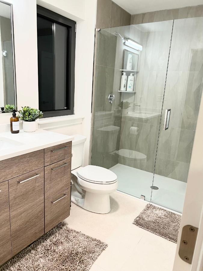 Modern 2 Bed Furnished Apartment In クインシー エクステリア 写真