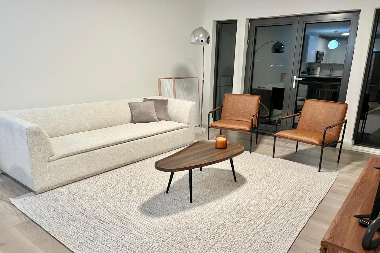 Modern 2 Bed Furnished Apartment In クインシー エクステリア 写真