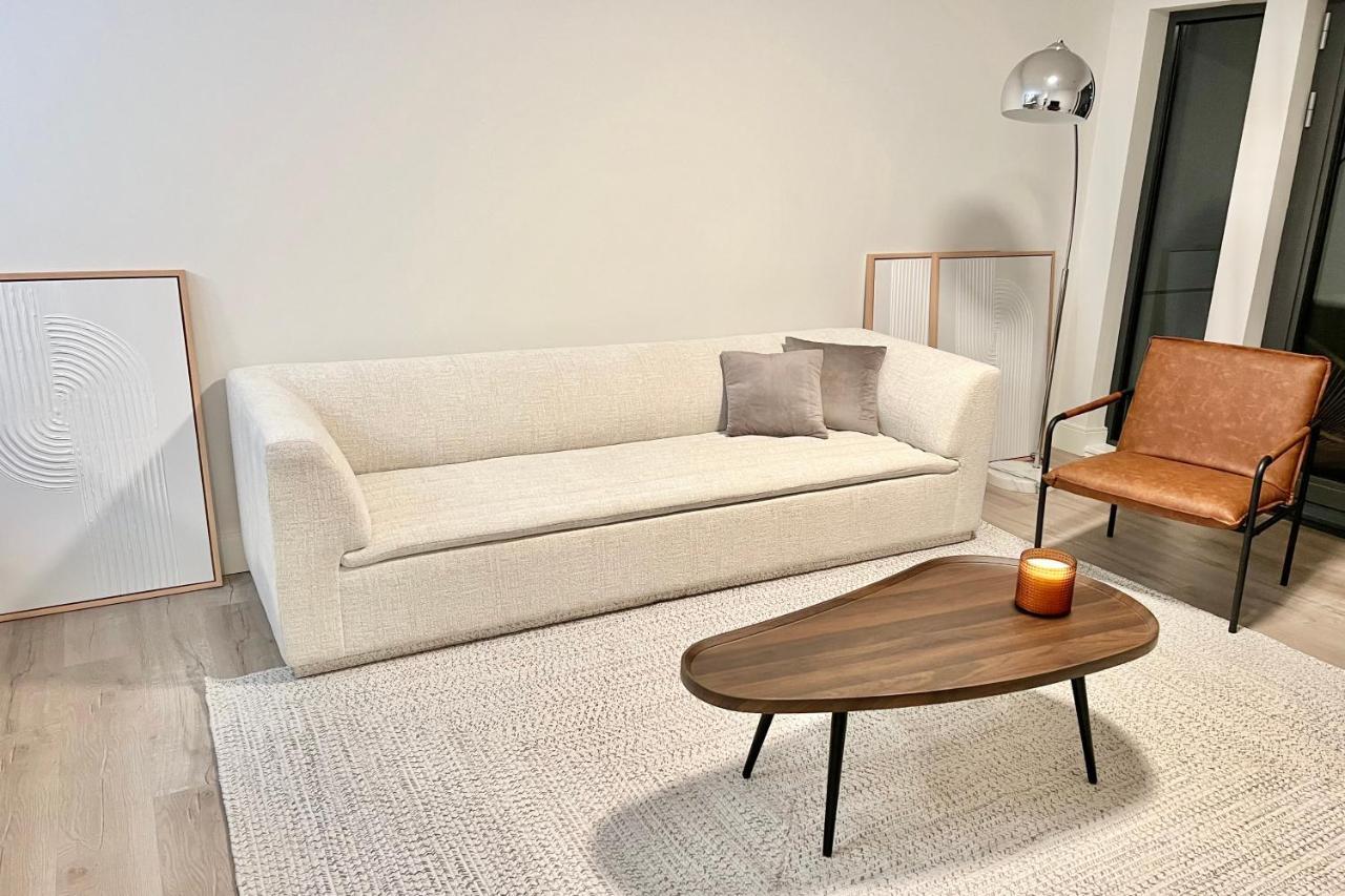 Modern 2 Bed Furnished Apartment In クインシー エクステリア 写真