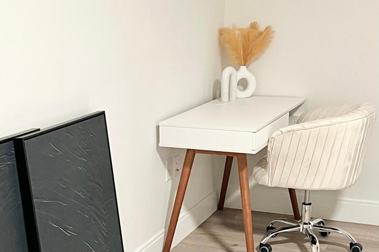 Modern 2 Bed Furnished Apartment In クインシー エクステリア 写真