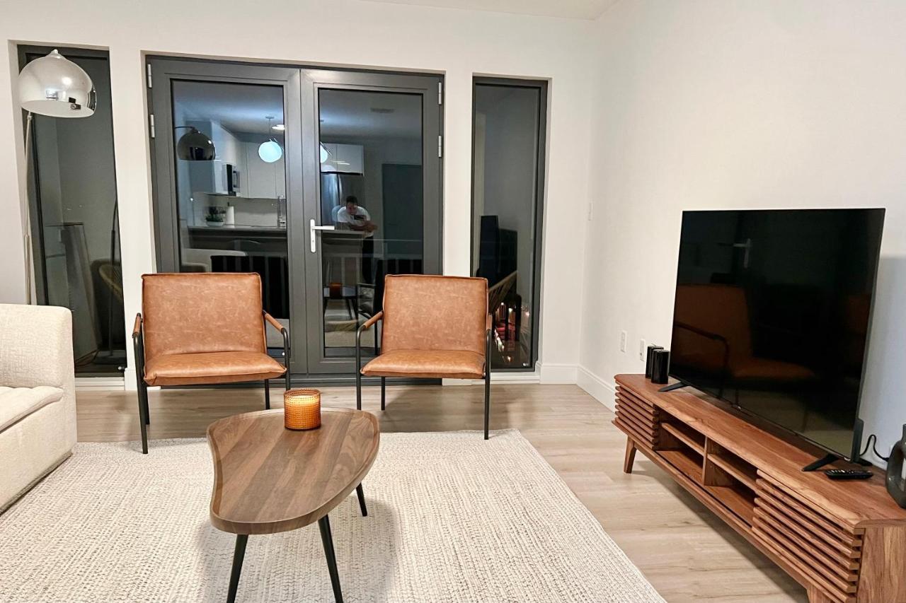 Modern 2 Bed Furnished Apartment In クインシー エクステリア 写真