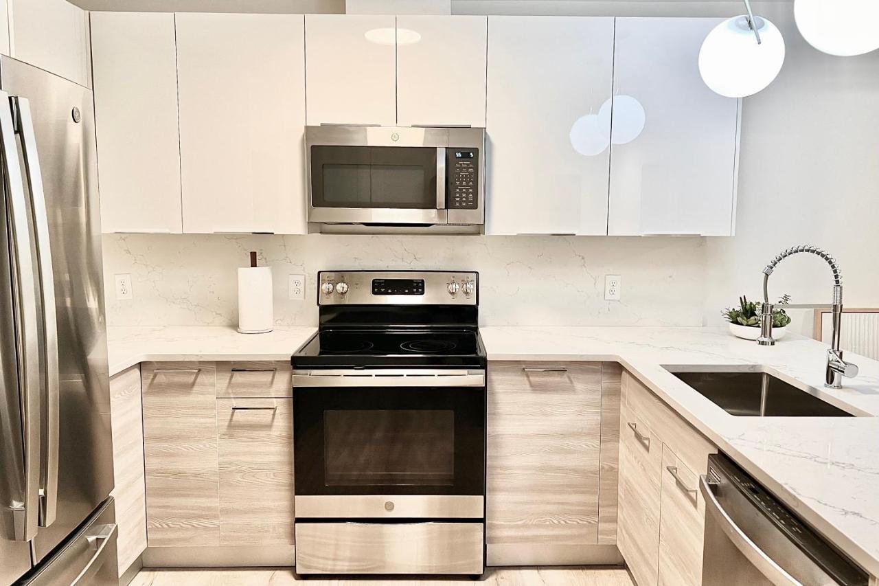 Modern 2 Bed Furnished Apartment In クインシー エクステリア 写真