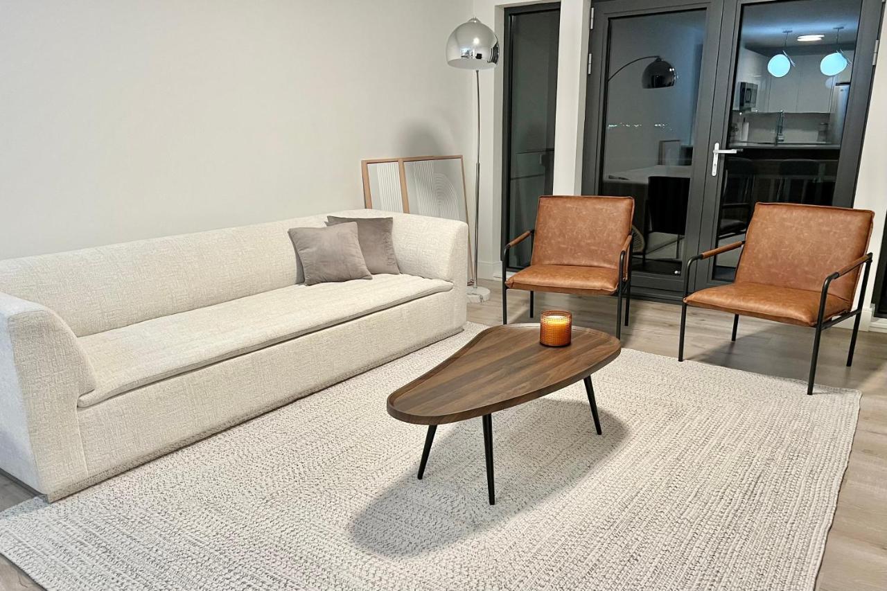Modern 2 Bed Furnished Apartment In クインシー エクステリア 写真