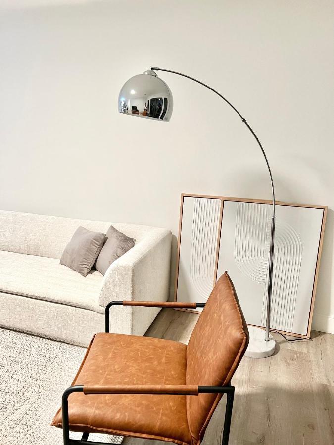 Modern 2 Bed Furnished Apartment In クインシー エクステリア 写真